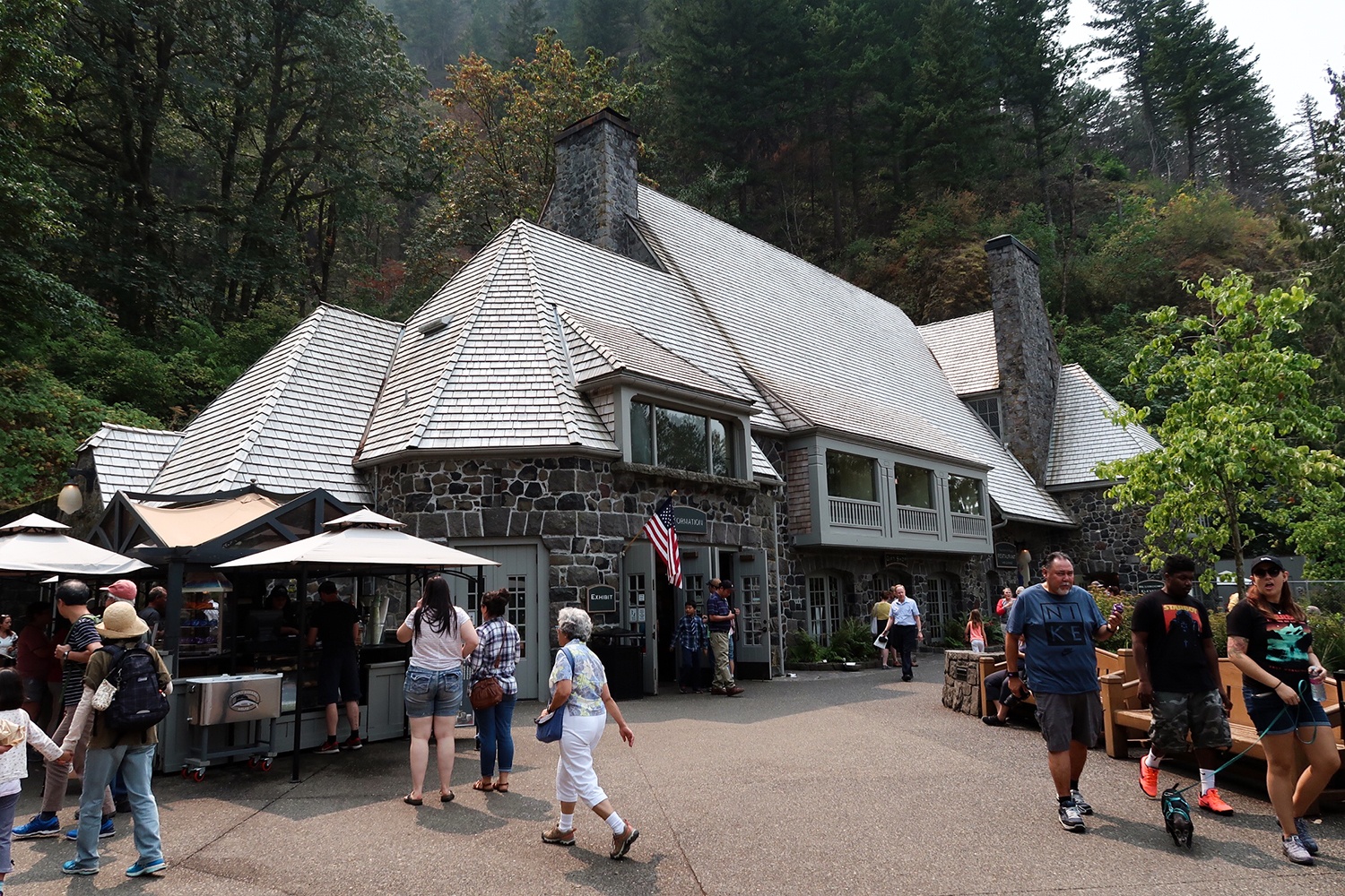 Multnomah Falls Lodge