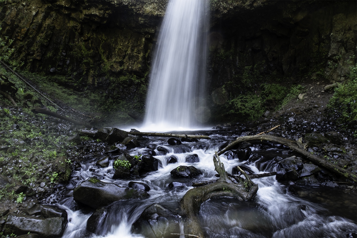 waterfalls of latourell loop: latourell falls